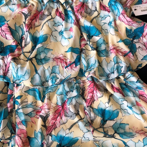 Floral off the shoulder romper - Picture 2 of 5